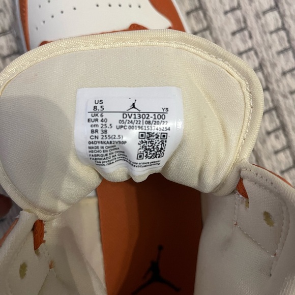 Nike Air Jordan 1 Mid SE - Picture 7 of 8